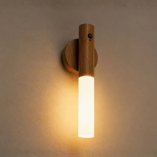 Arandela Magno fixada na parede com iluminação moderna e acabamento sofisticado