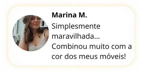 Depoimento de cliente satisfeita com a Arandela Magno destacando a iluminação sofisticada e o design moderno